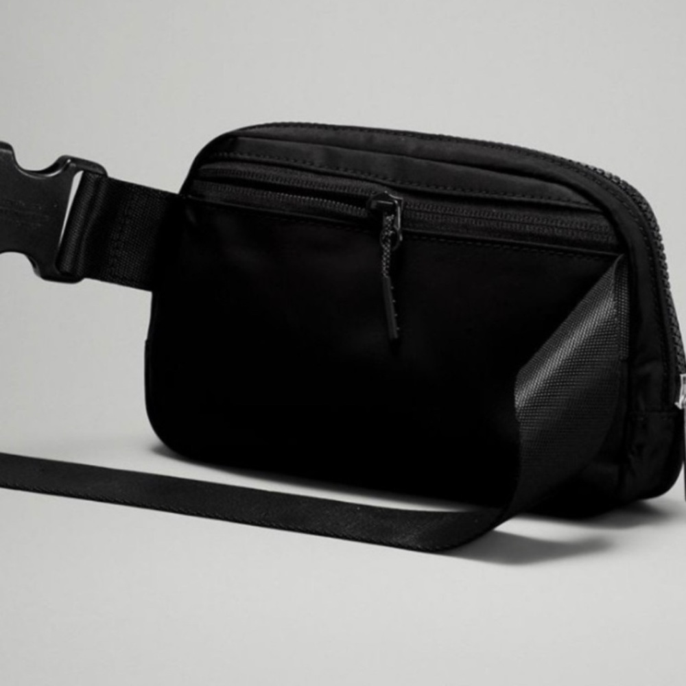 Lululemon Everywhere Belt Bag Black NEW With TAGS - Picture 4 of 12